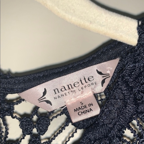 Gently Loved Elegant Navy Lace Sleeveless Top by Nanette Lepore - Picture 5 of 6